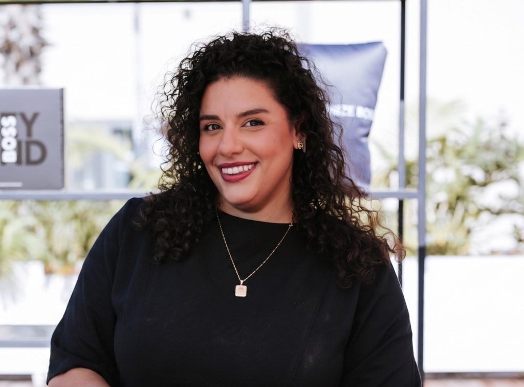 מאפרת ומדריכה ראשית למותגים מובילים בעולם ומומחית לביוטי למצלמה